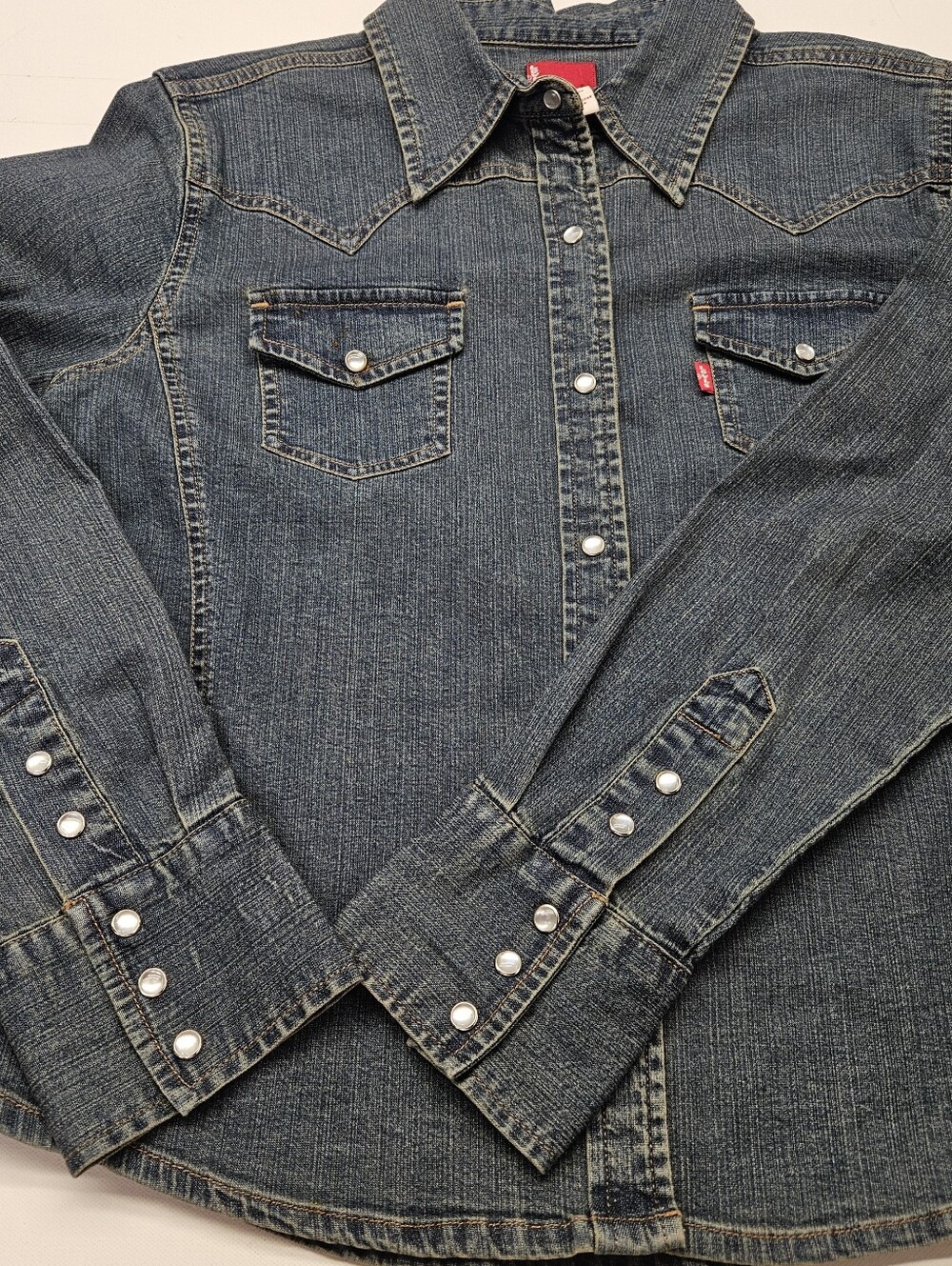 LEVI’S Vintage Western Denim Shirt Womens Size LARGE Long Sleeve Pearl Snaps - Picture 9 of 10